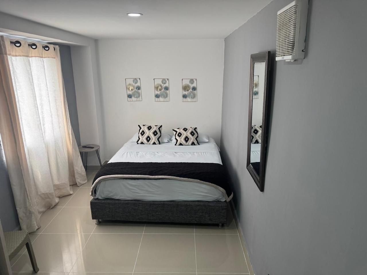 Apartamento Amoblado En Manga, Cerca Al Centro Historico De *