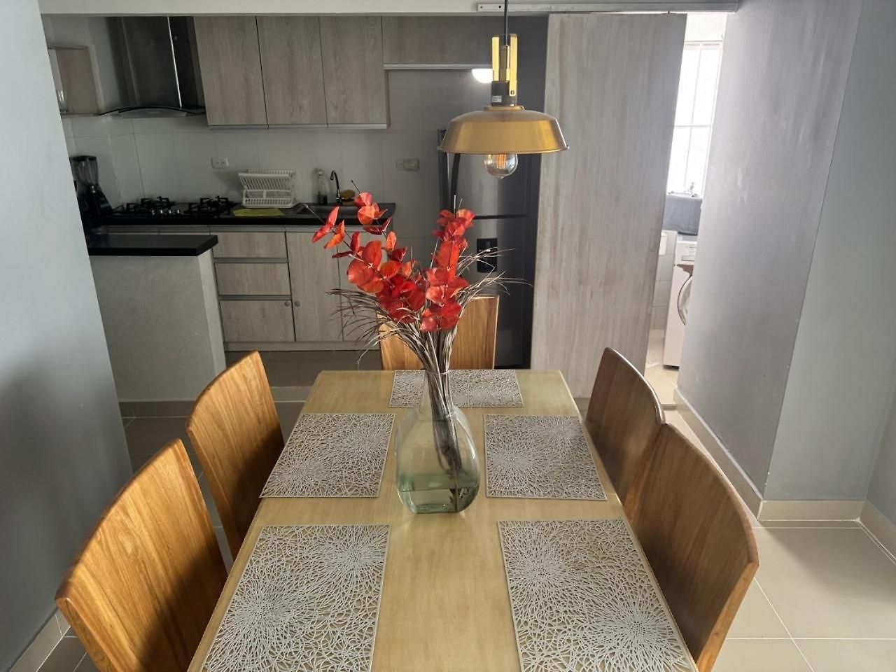 Apartamento Amoblado En Manga, Cerca Al Centro Historico De *