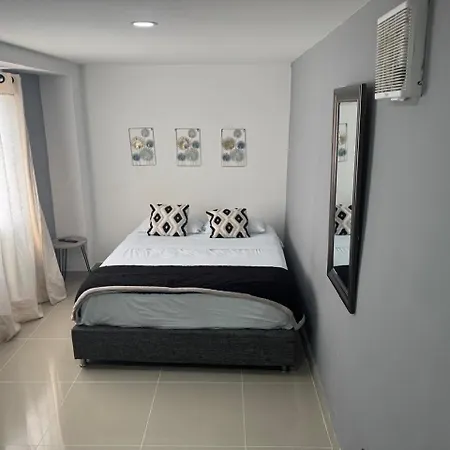 Apartamento Amoblado En Manga, Cerca Al Centro Historico De *